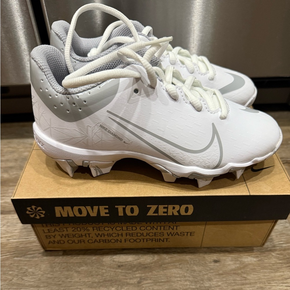 New Nike W Hyperdiamond 4 Keystone GG White/Wolf Grey Cleats size 1.5Y